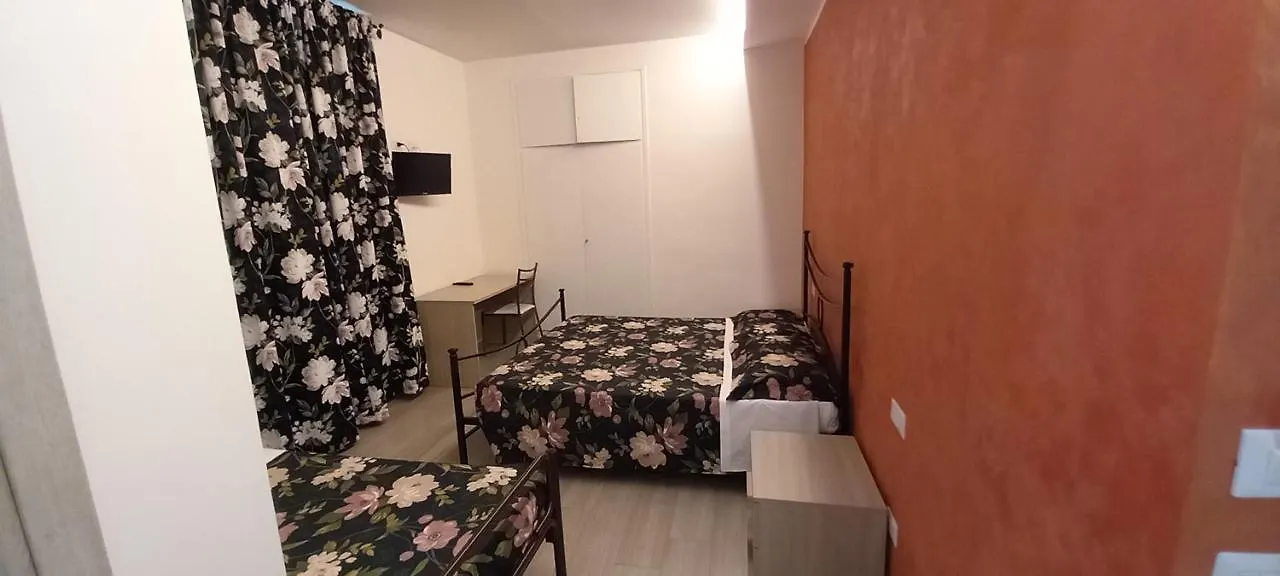 Albano Station Rooms Pavona 0*,  Italy